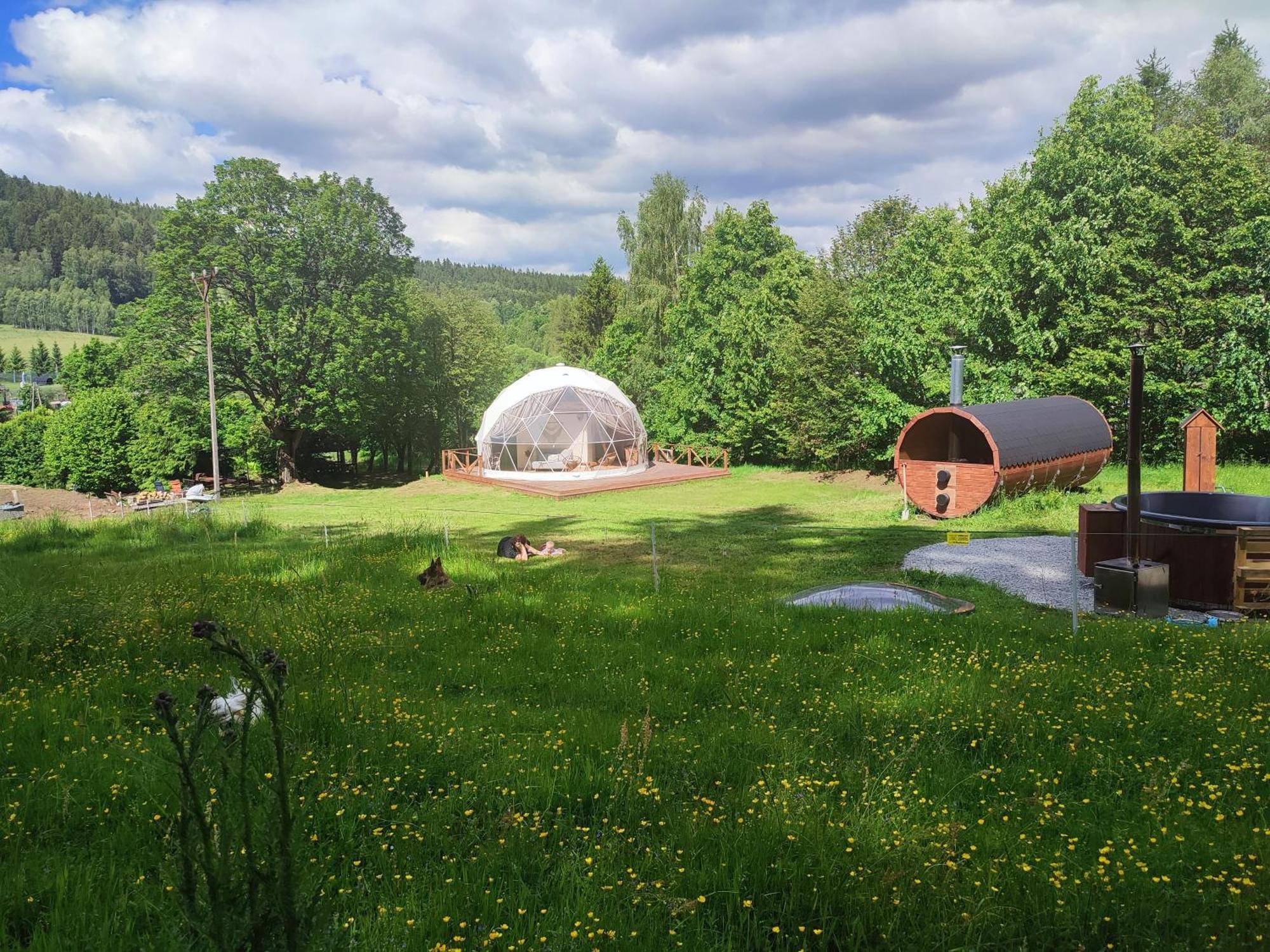 Forrest Glamp Otel Mieroszow Dış mekan fotoğraf
